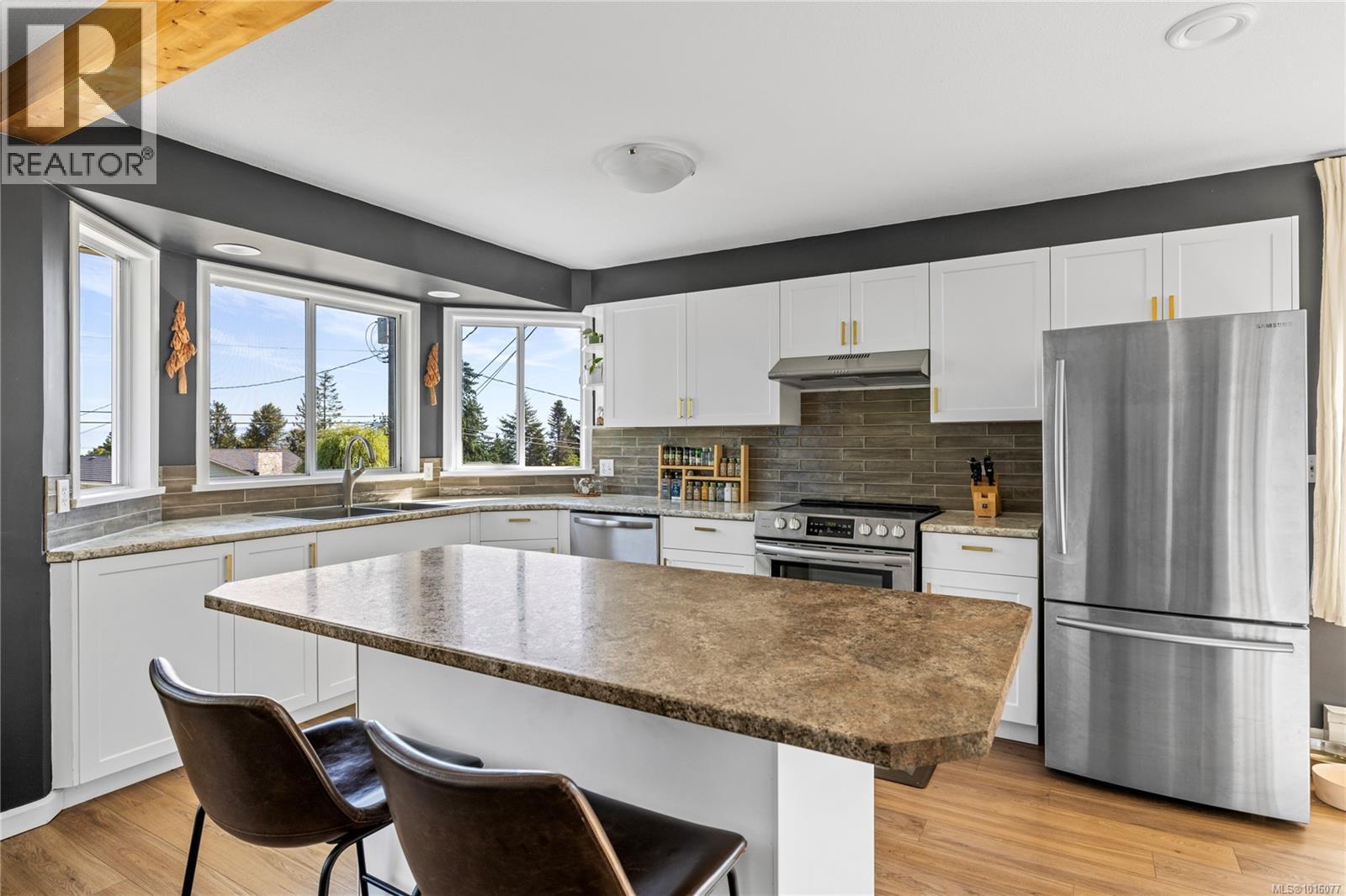 1184 Centre Rd, Qualicum Beach