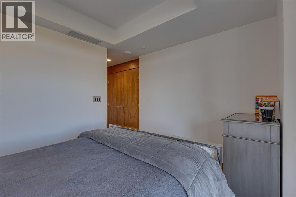 Single Family House for Sale in    Avenue SW Eau Claire Calgary 