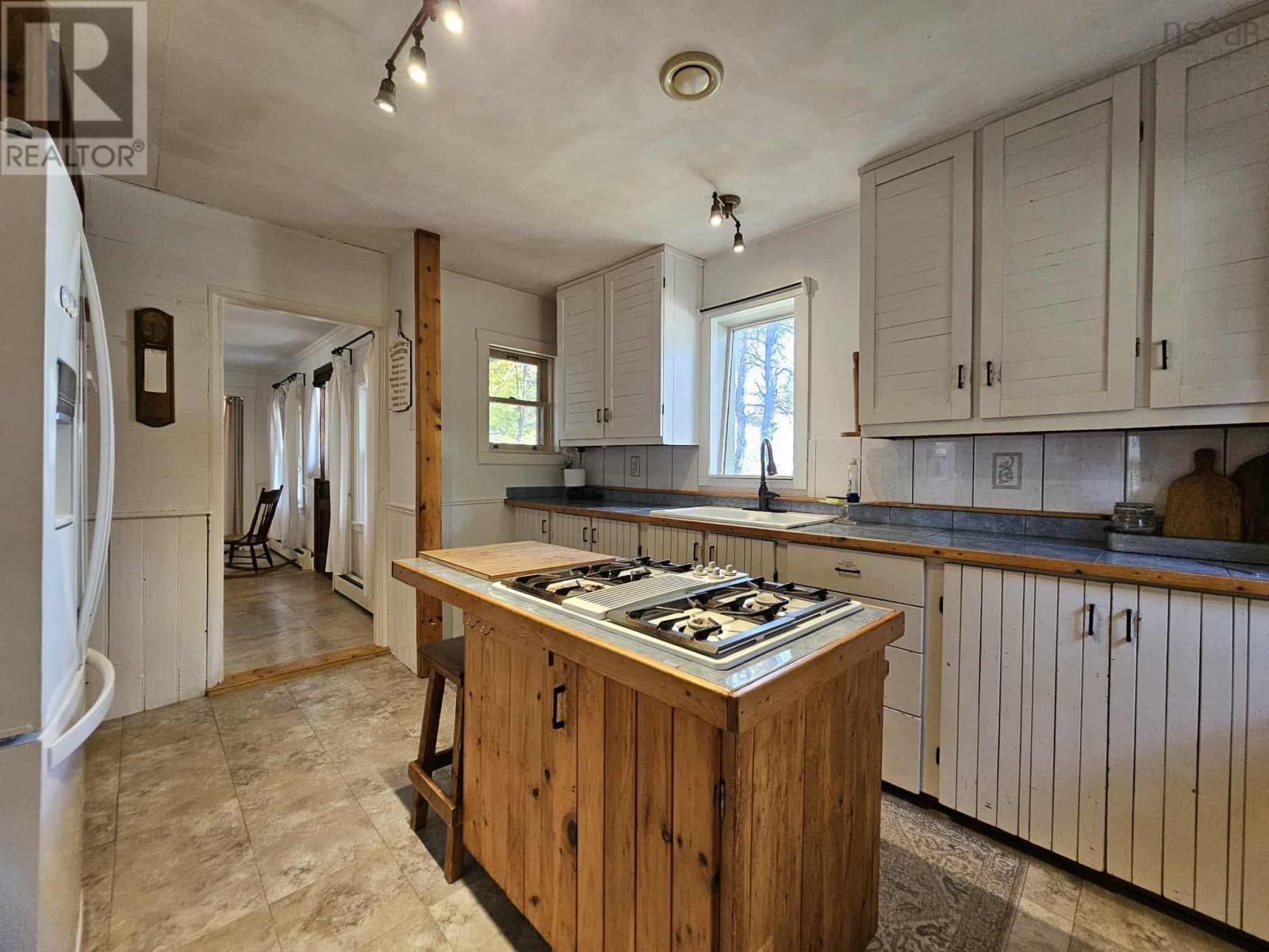 Property 19 of 49 of 8671 Highway 2