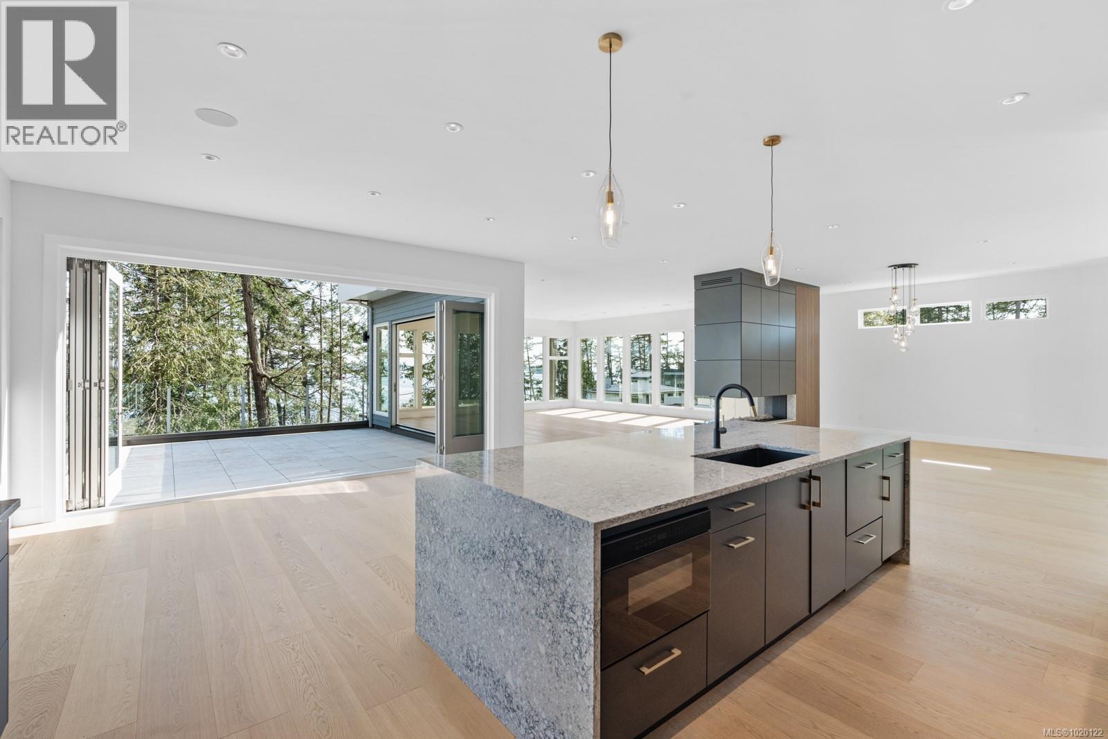 2464 Tryon Rd, North Saanich