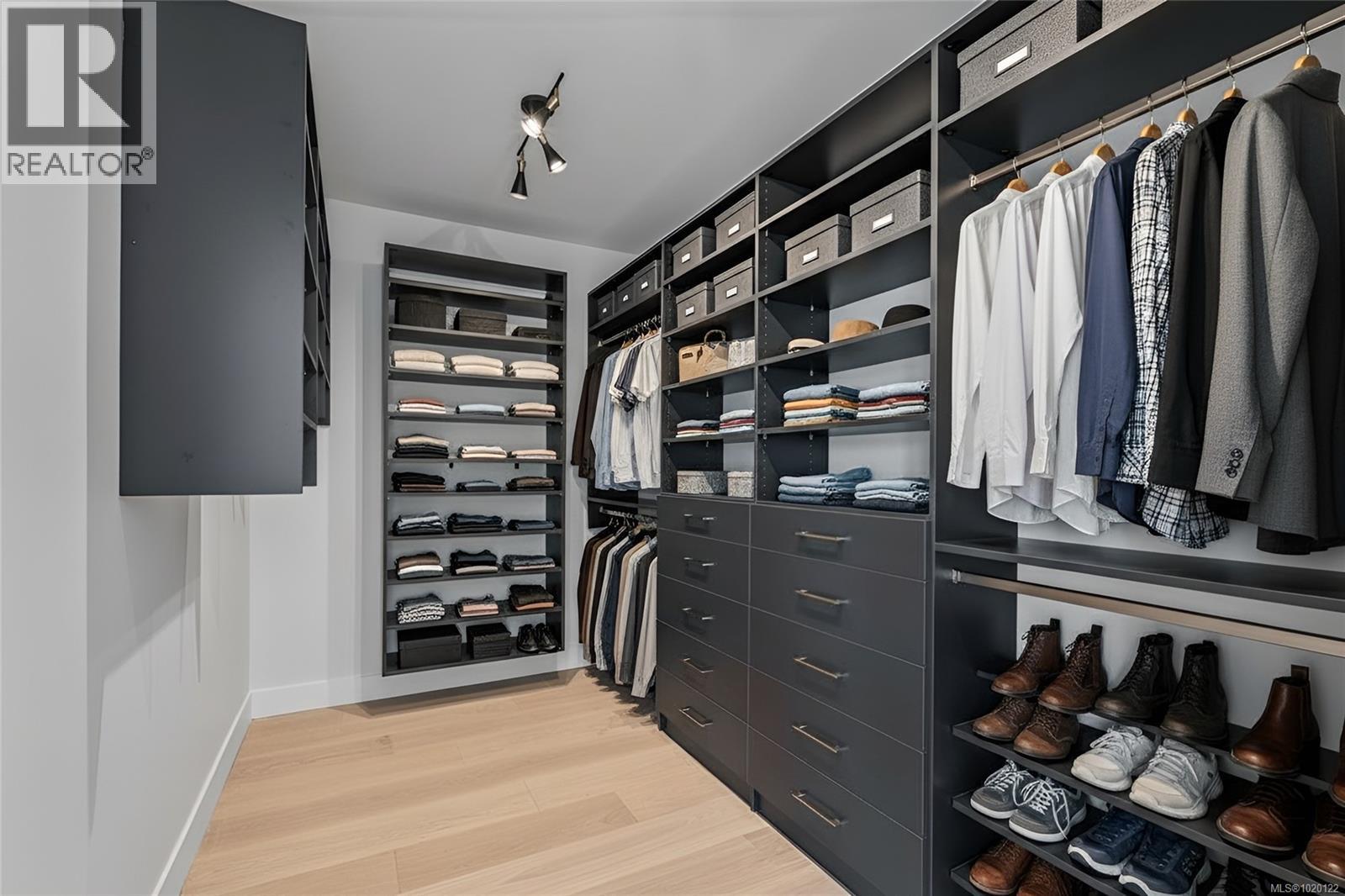 2464 Tryon Rd, North Saanich