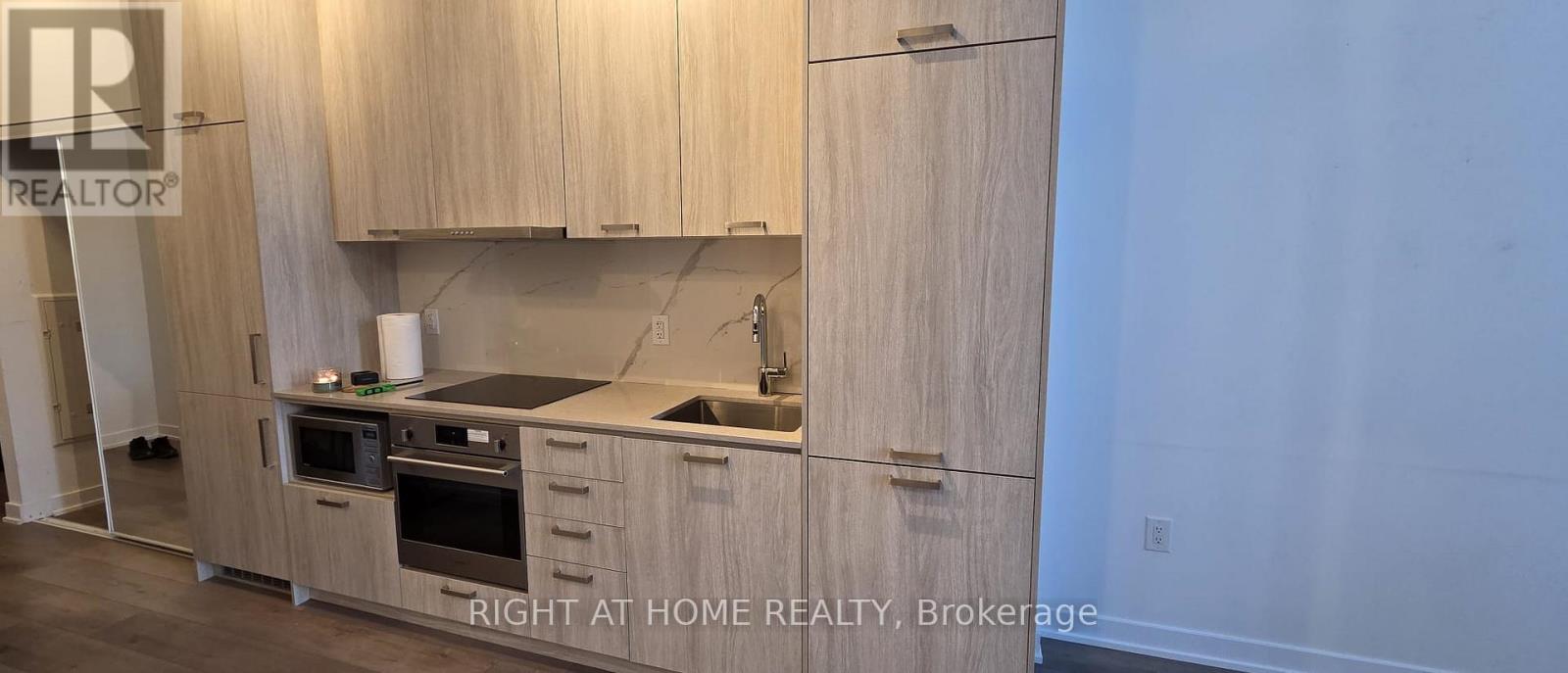 38 Honeycrisp Unit 102 photo 4