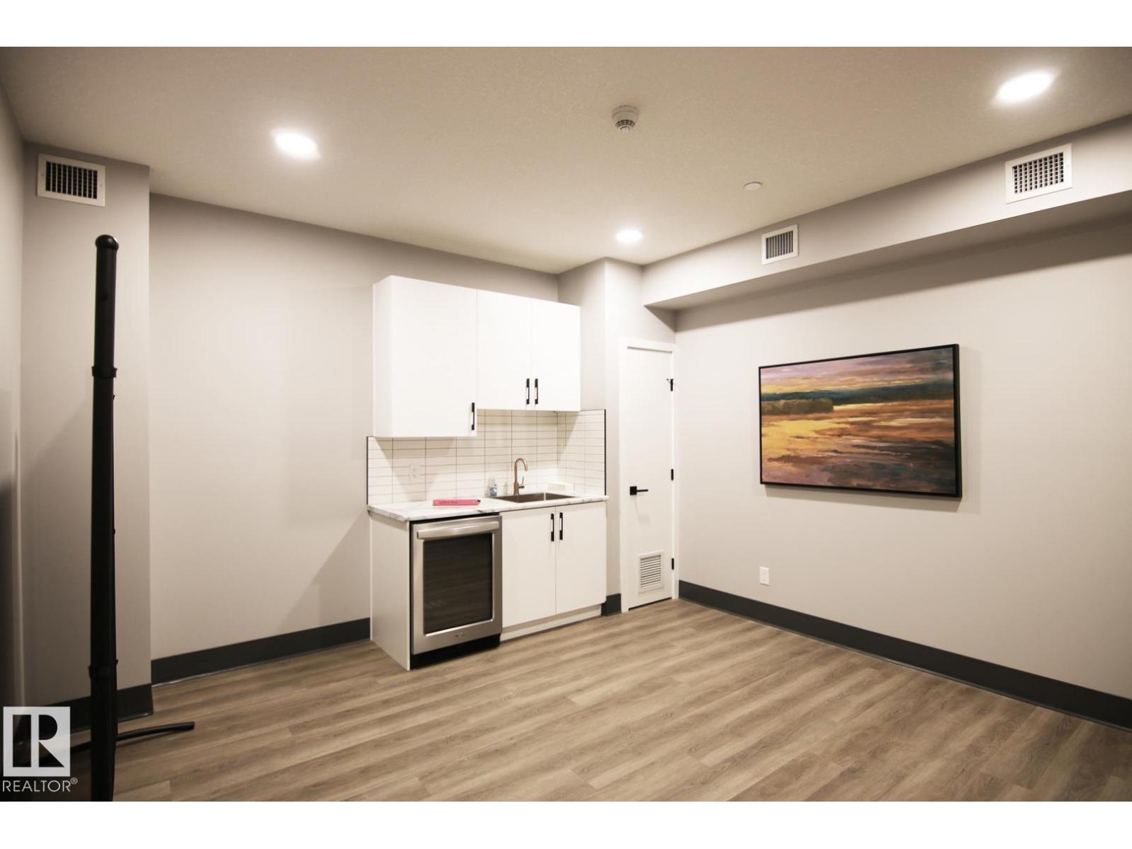 #311 7463 MAY CM NW, Edmonton