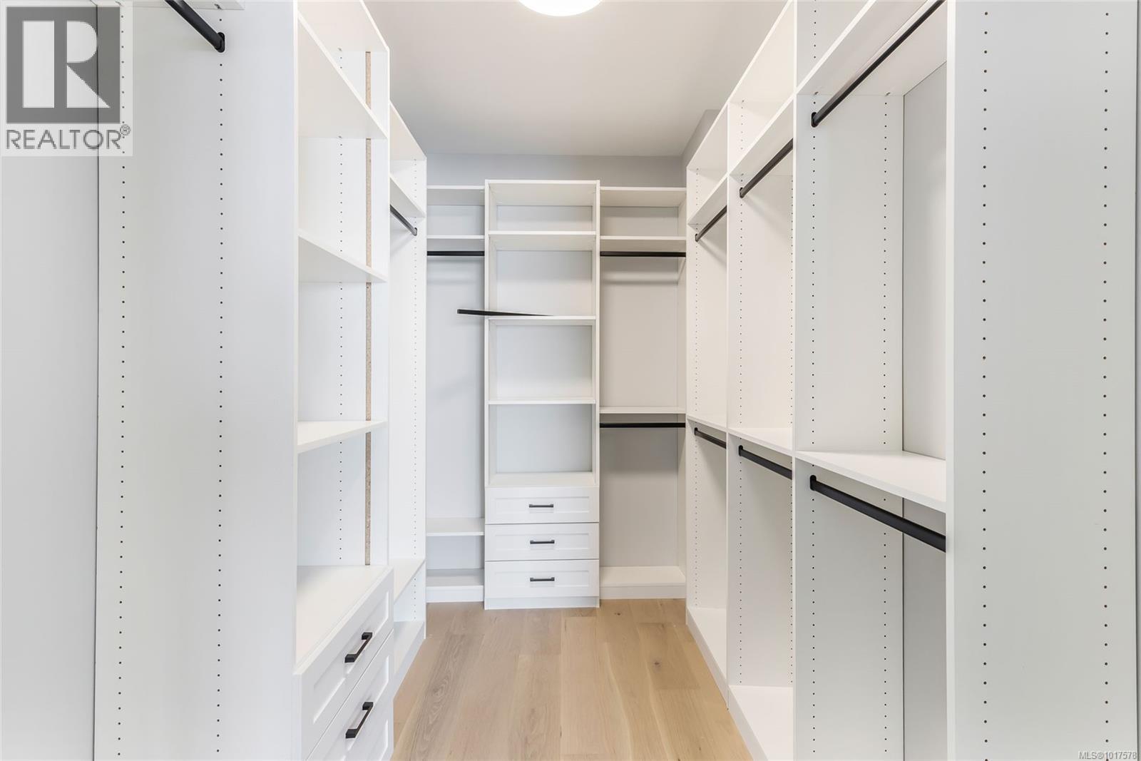 3865 GULFVIEW DR - 32