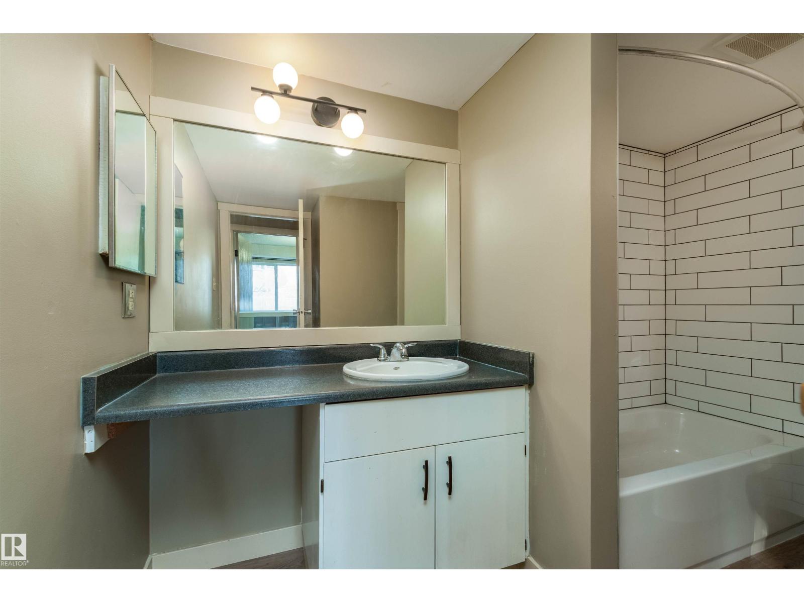 #208 22 ALPINE PL, St. Albert