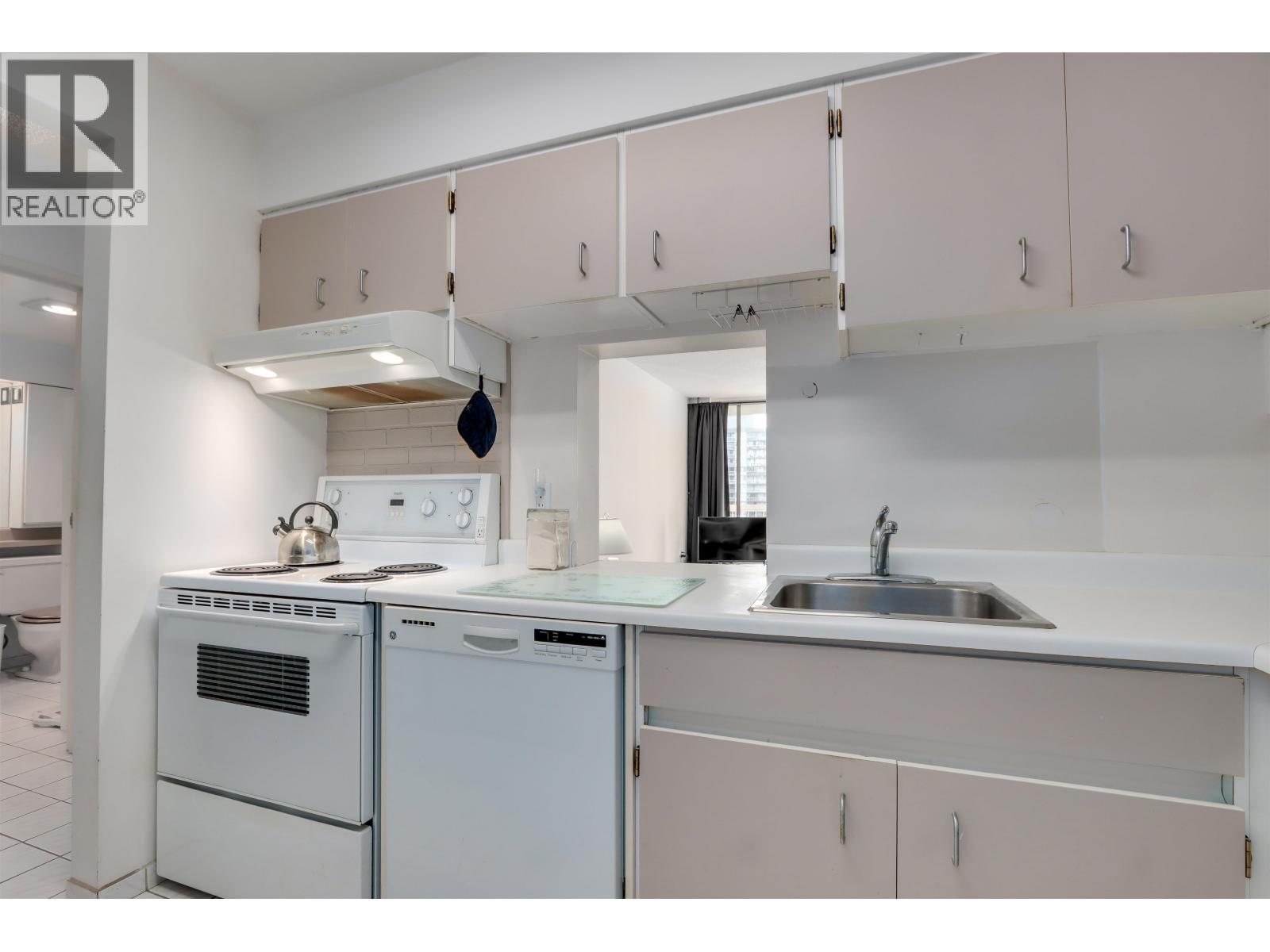 510 2008 FULLERTON AVENUE, North Vancouver