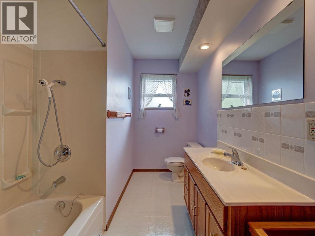 5642 NICKERSON ROAD, Sechelt