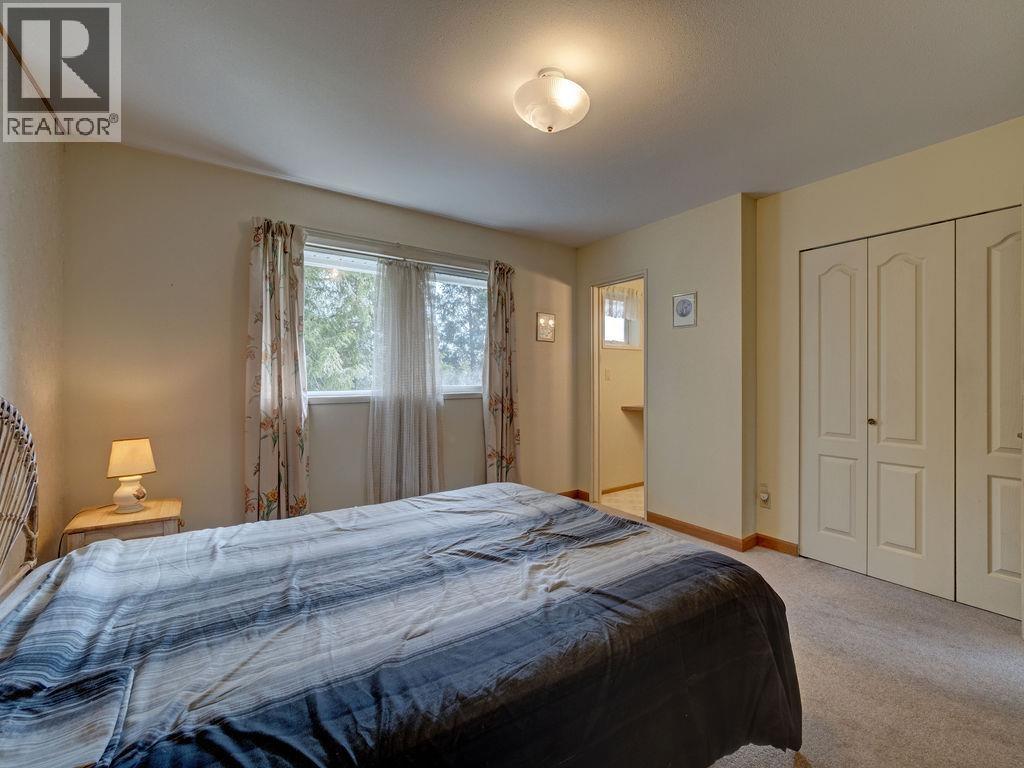 5642 NICKERSON ROAD, Sechelt