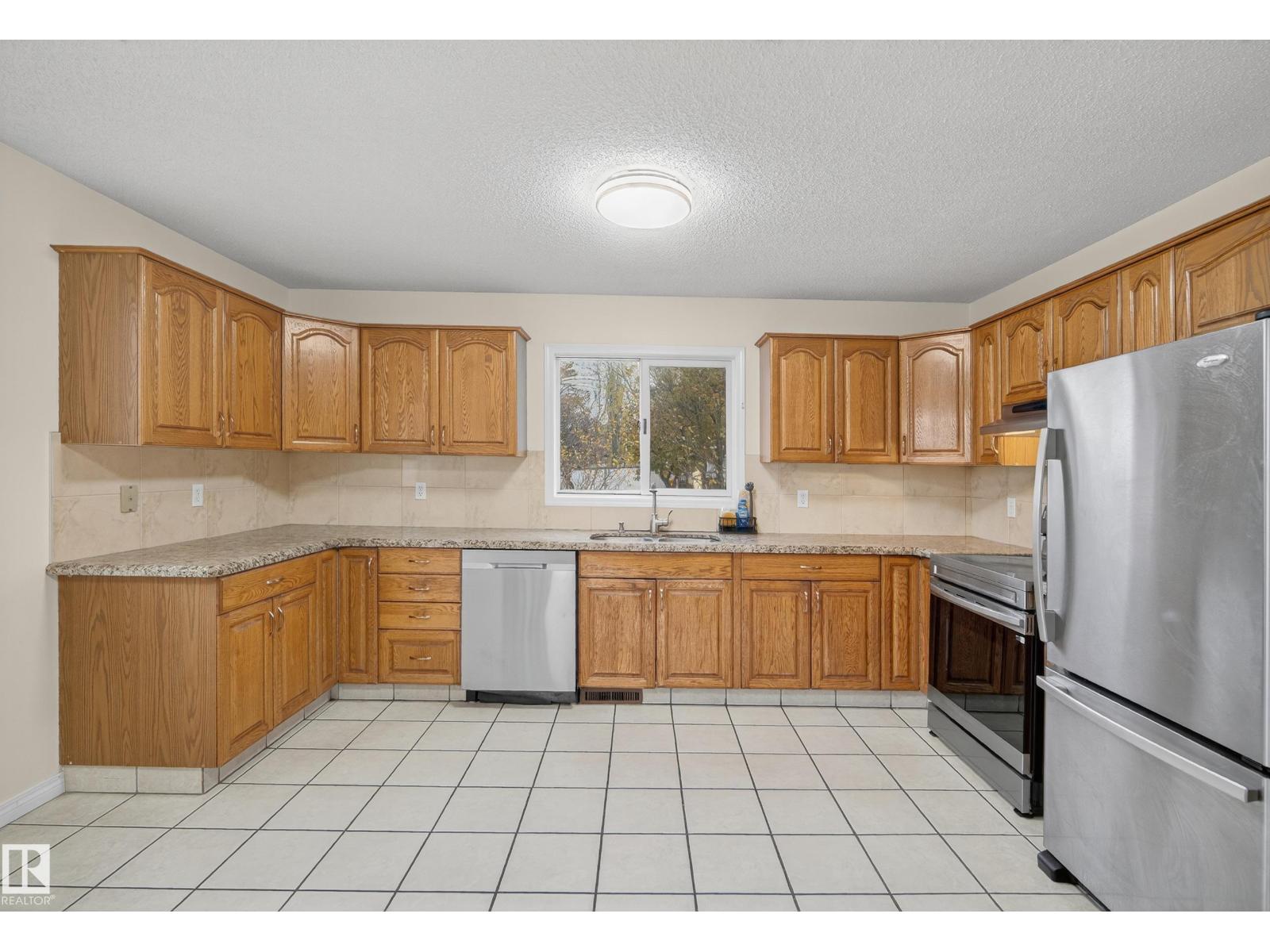 6520 154 AV NW, Edmonton