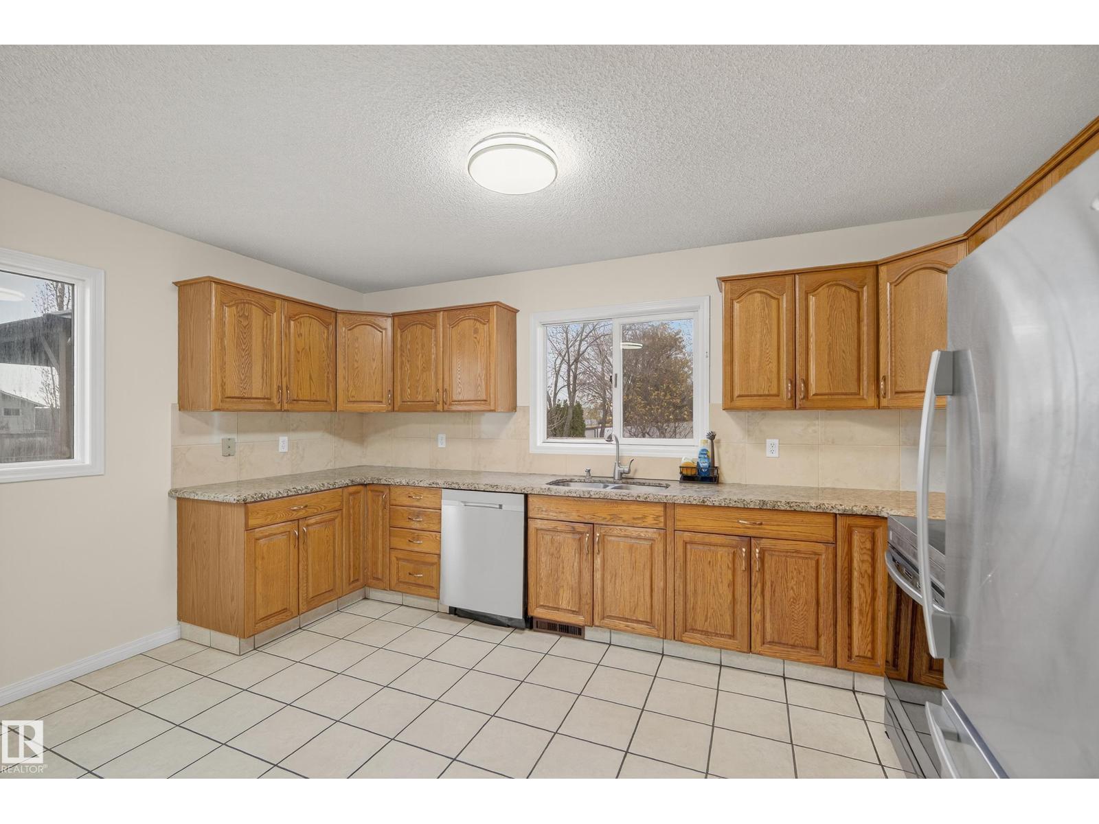 6520 154 AV NW, Edmonton