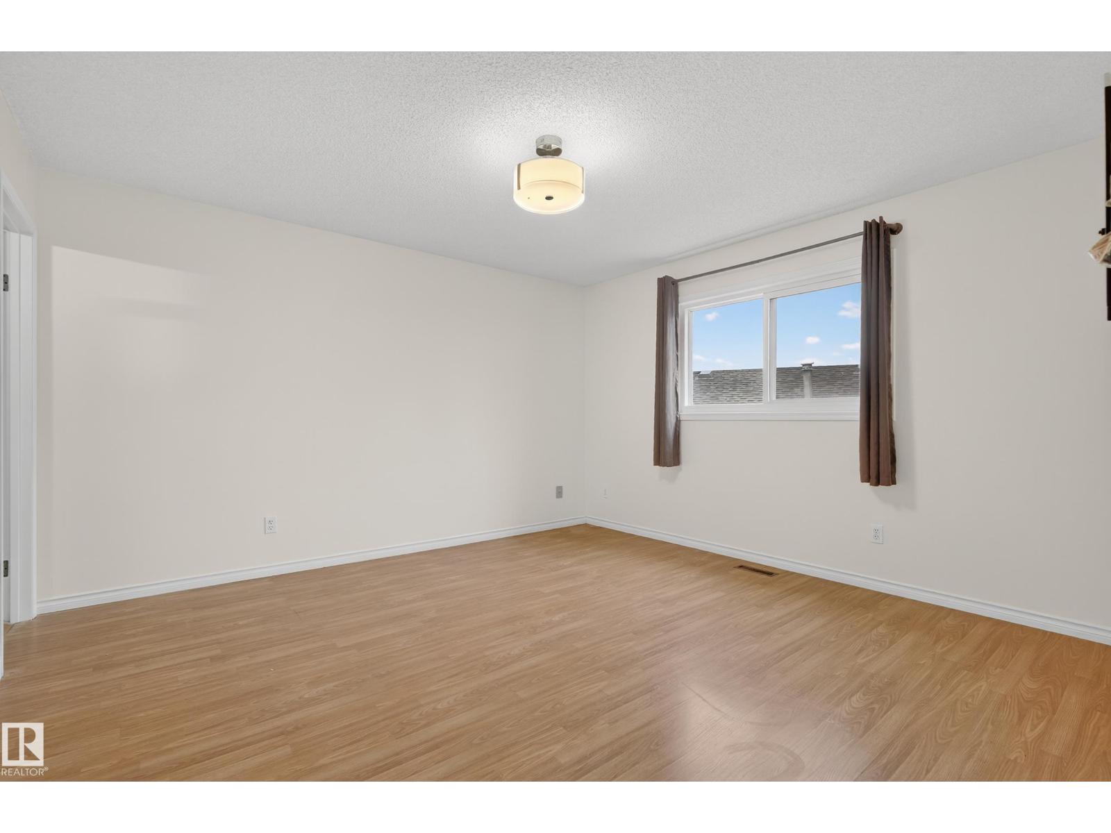 6520 154 AV NW, Edmonton