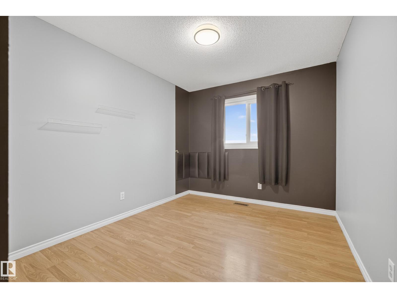 6520 154 AV NW, Edmonton