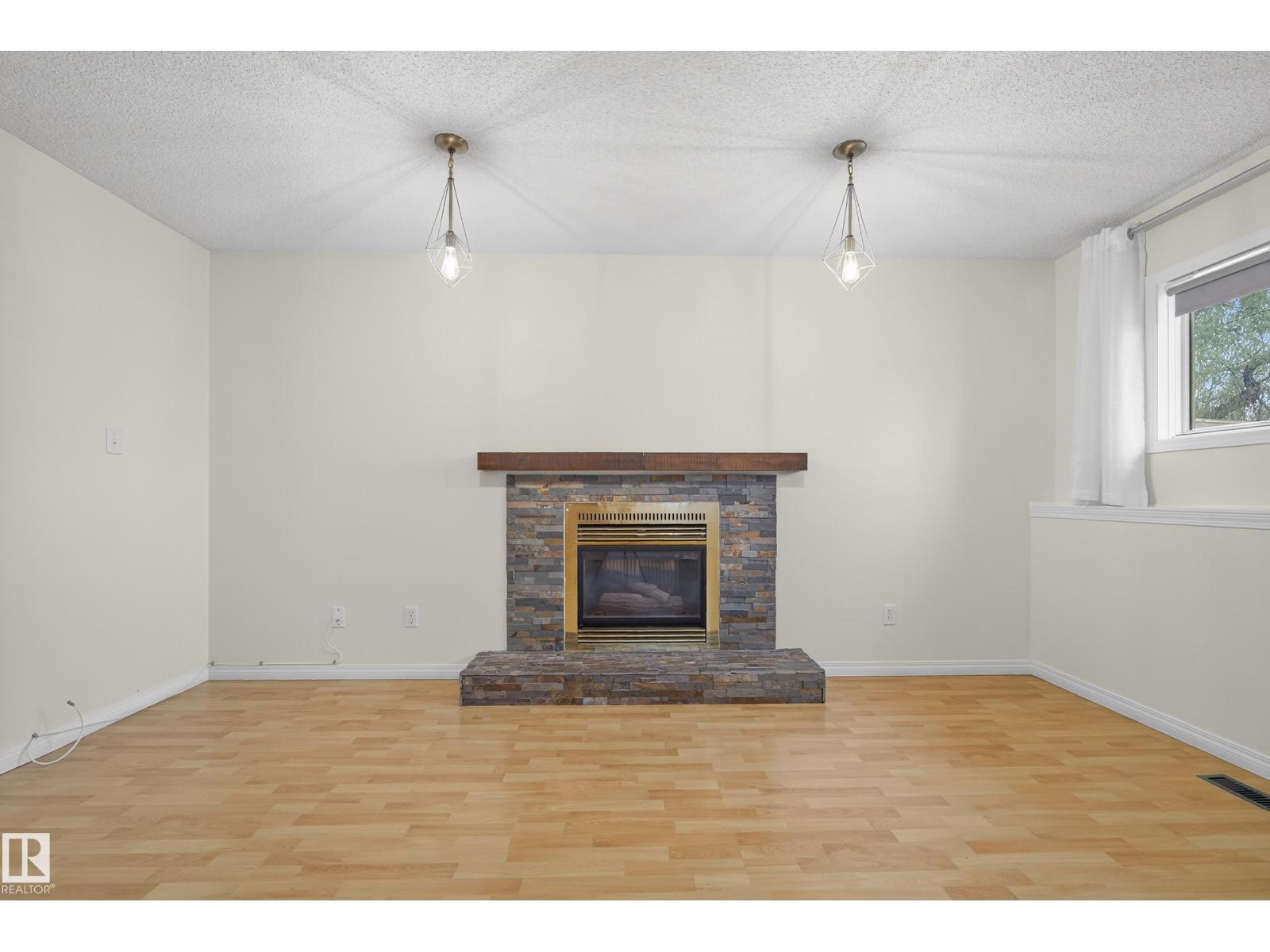 6520 154 AV NW, Edmonton