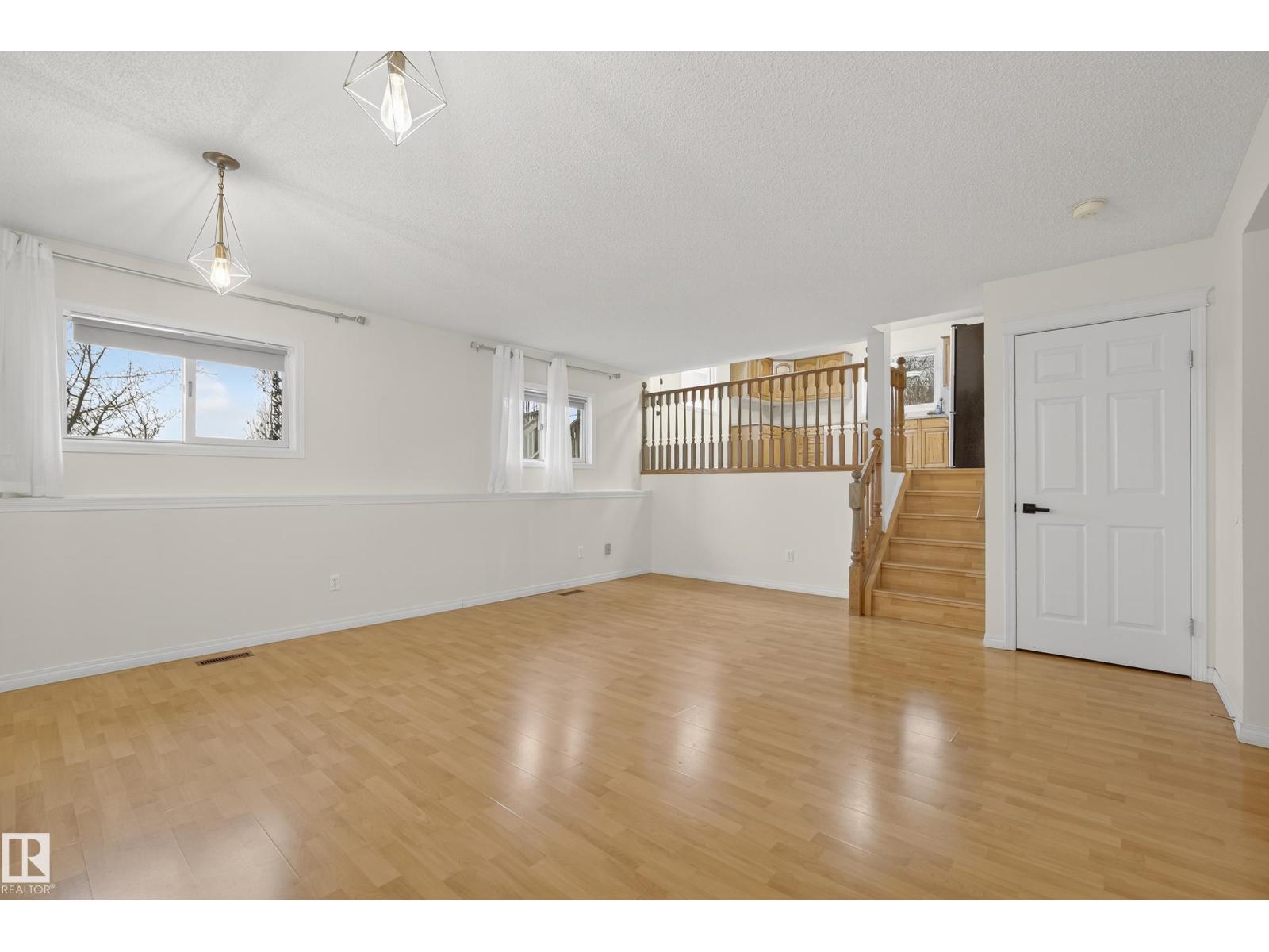 6520 154 AV NW, Edmonton