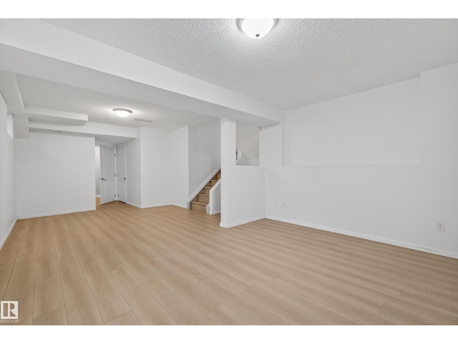 6520 154 AV NW, Edmonton