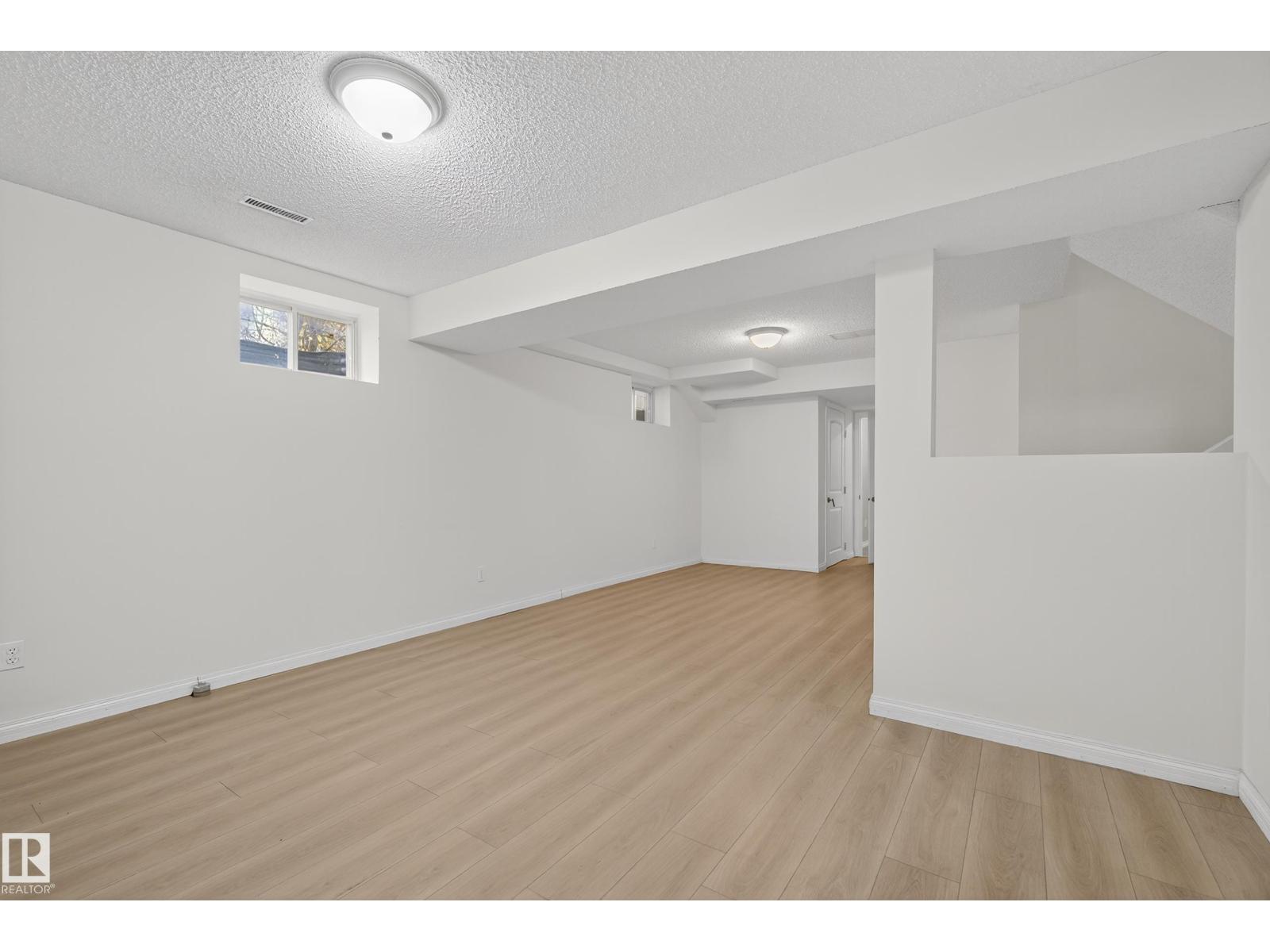 6520 154 AV NW, Edmonton