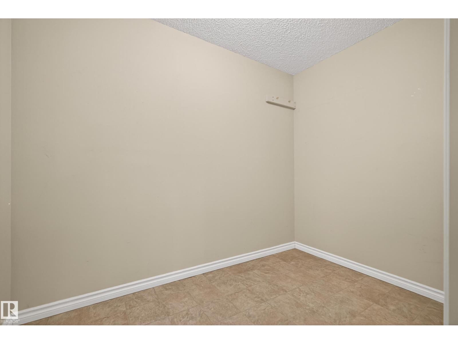 6520 154 AV NW, Edmonton