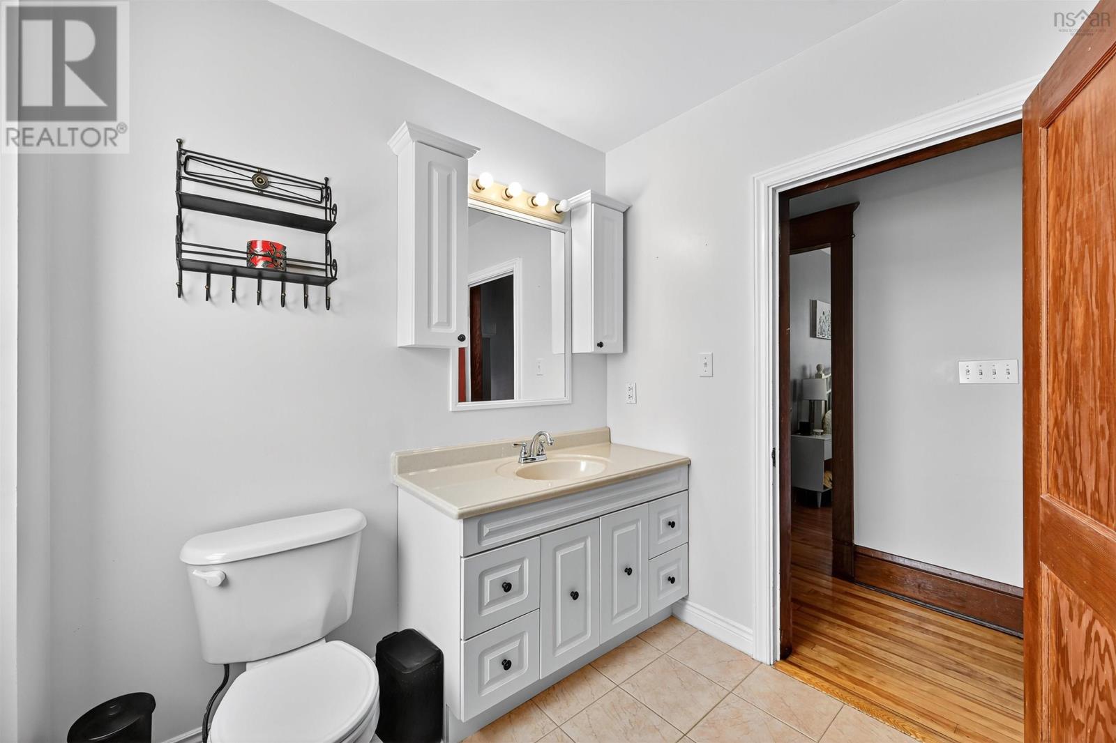 Property 34 of 49 of 164 ROYAL Avenue