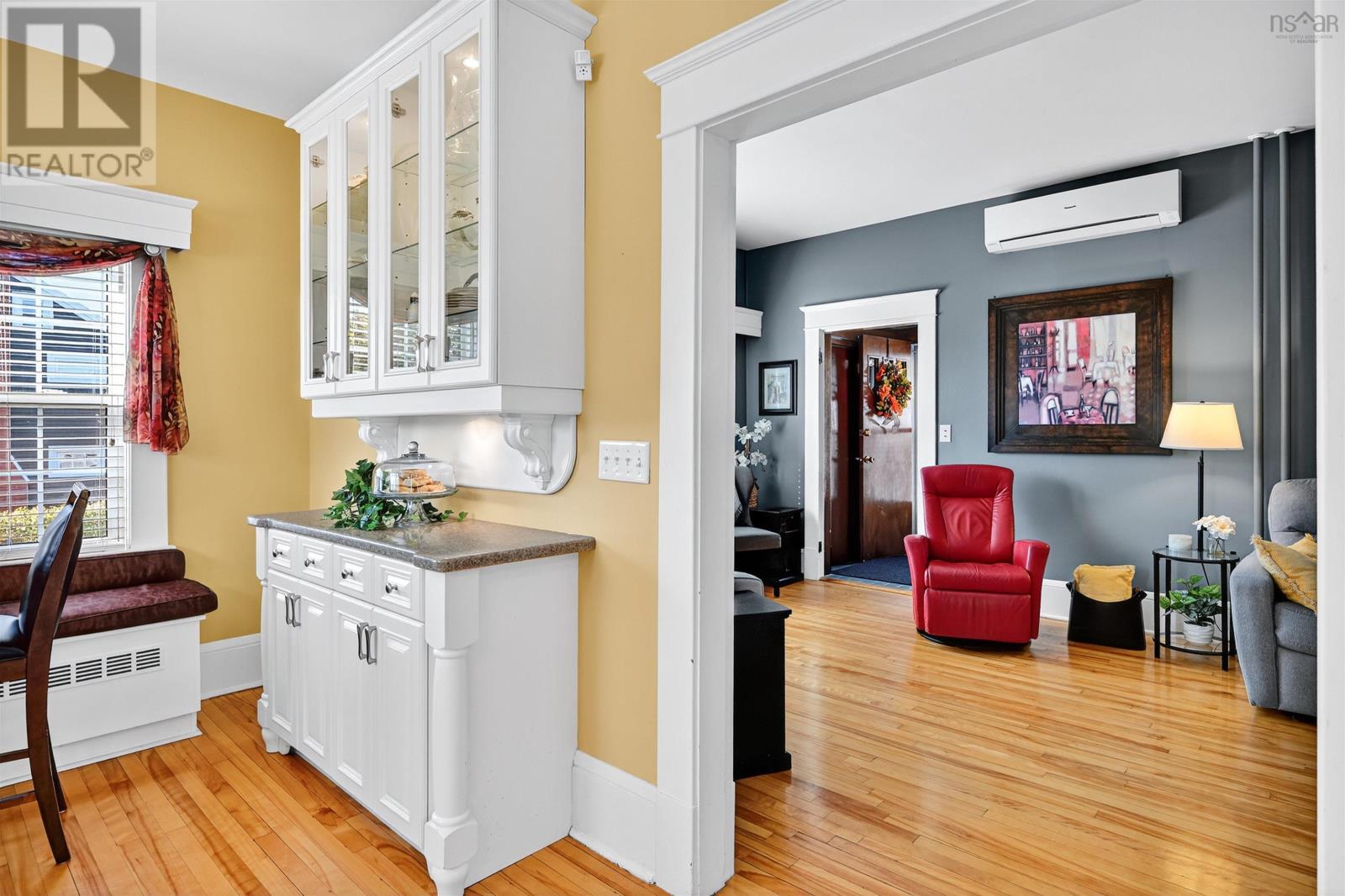 Property 27 of 49 of 164 ROYAL Avenue