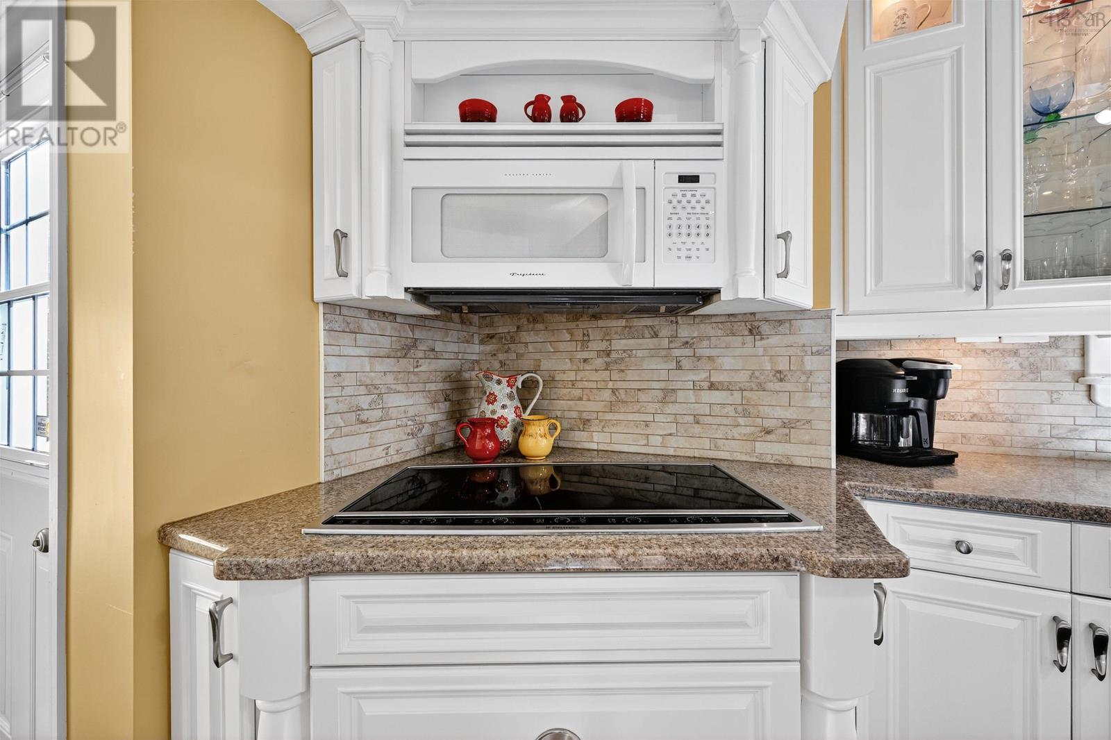 Property 22 of 49 of 164 ROYAL Avenue