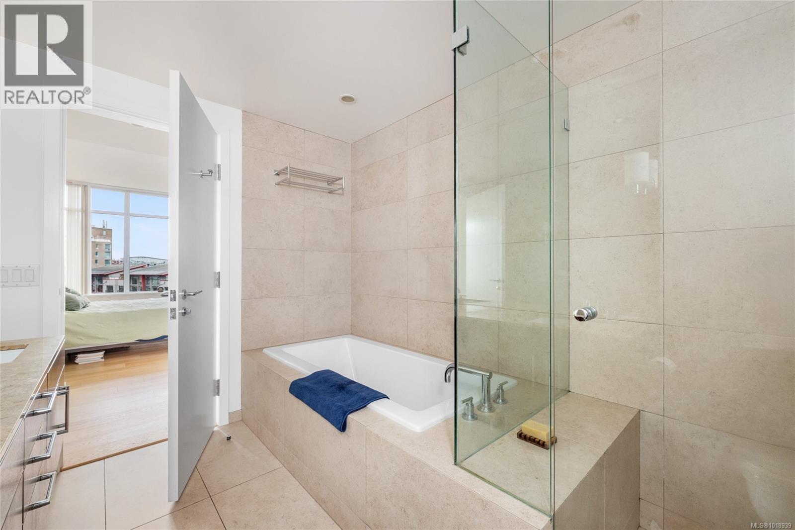 613 100 Saghalie Road, Victoria