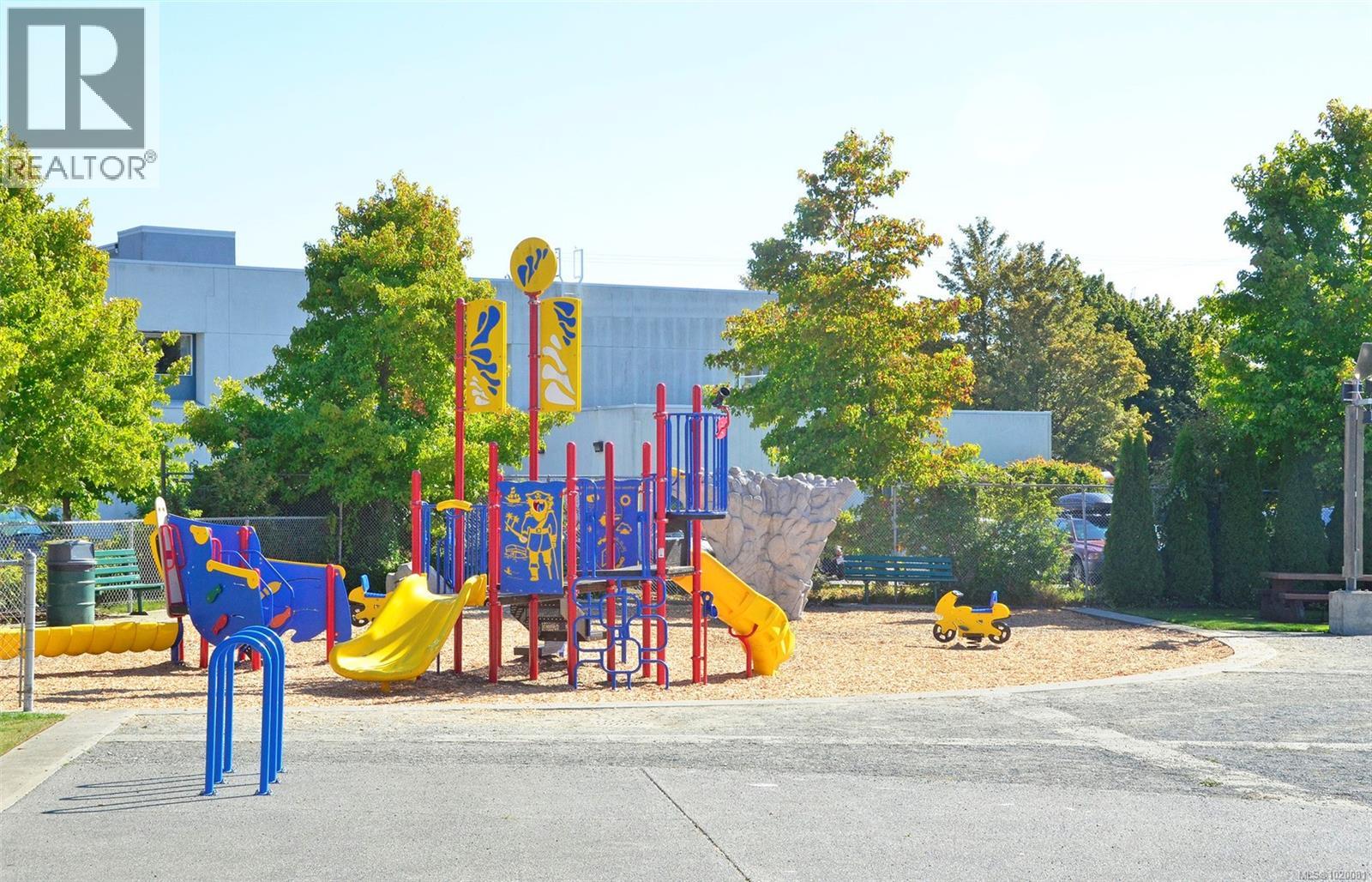 621 Constance Ave, Esquimalt