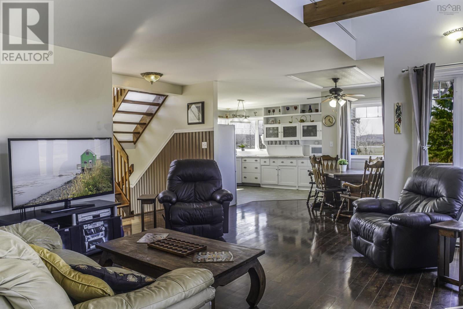 Property 36 of 39 of 215 Cloverdale Drive