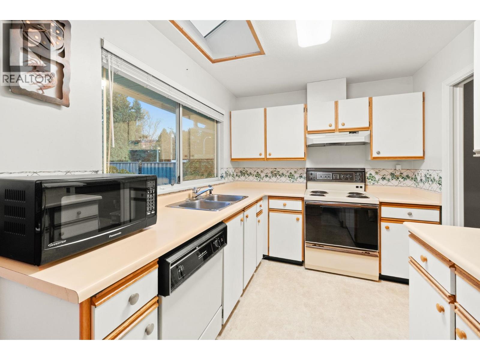 9 11848 LAITY STREET, Maple Ridge