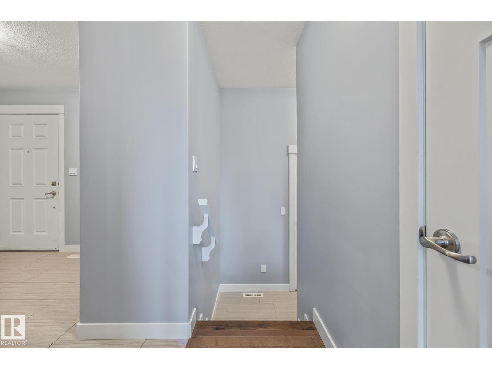 17504 13 AV SW, Edmonton