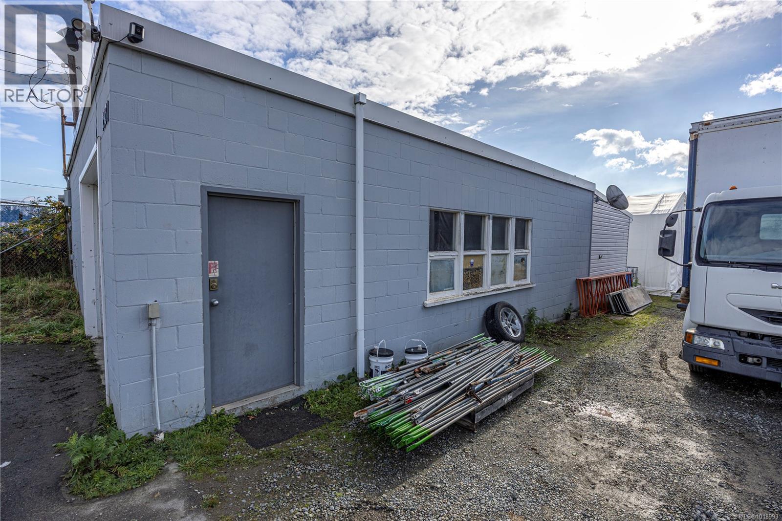 1931 GRIFFITHS RD - 14