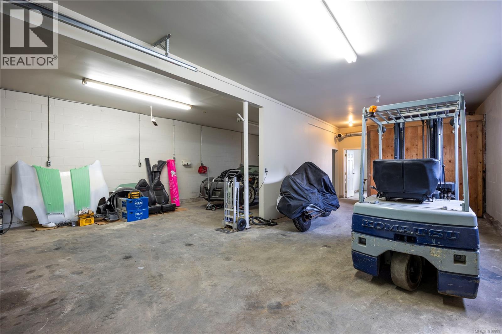 1931 GRIFFITHS RD - 15