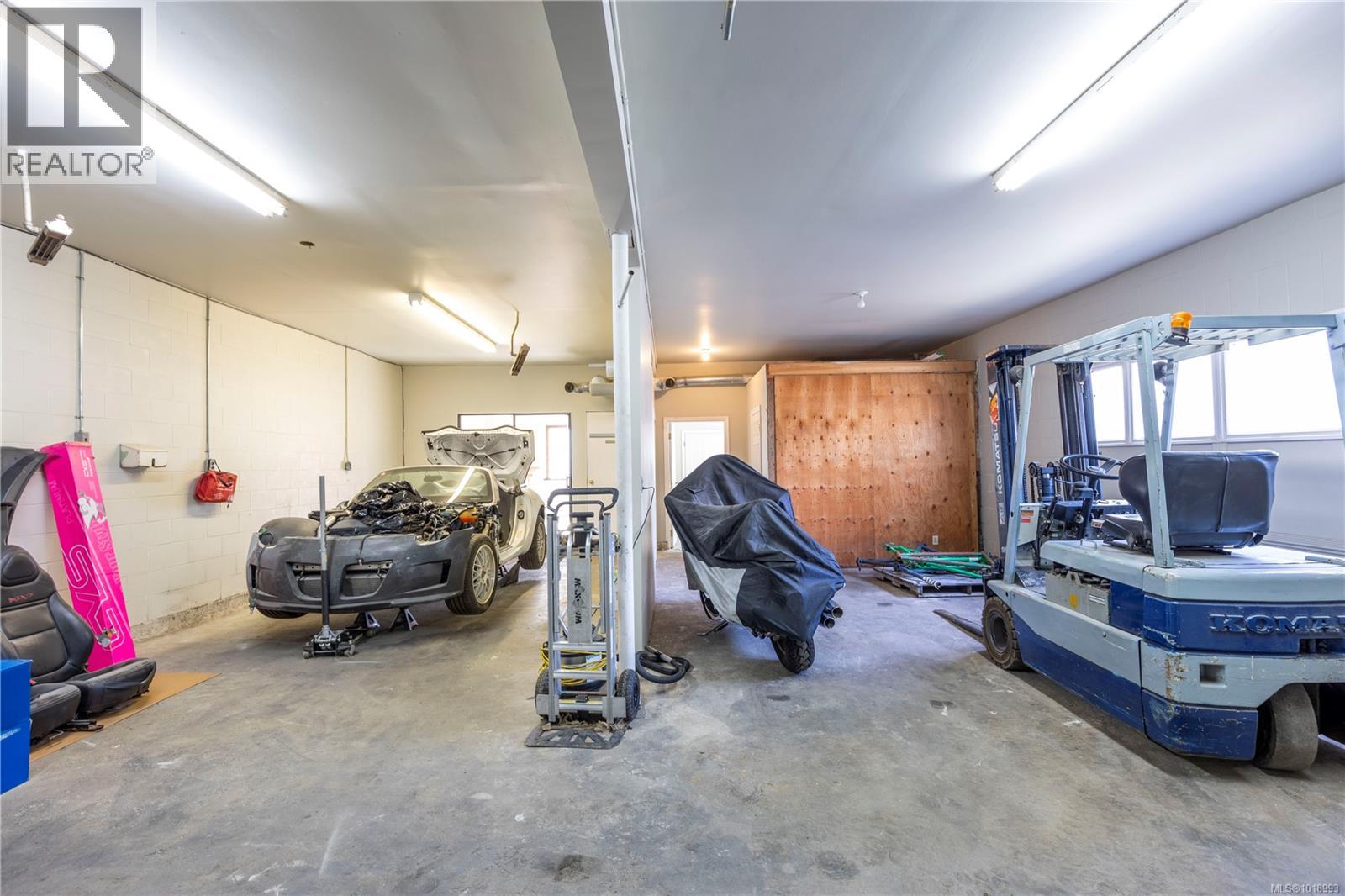 1931 GRIFFITHS RD - 16