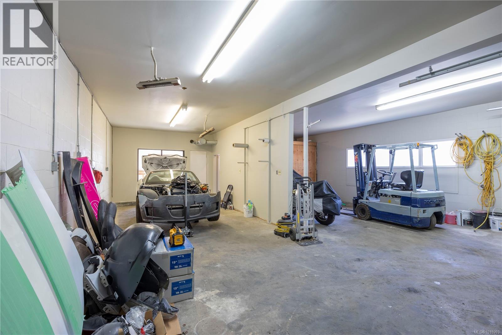 1931 GRIFFITHS RD - 17