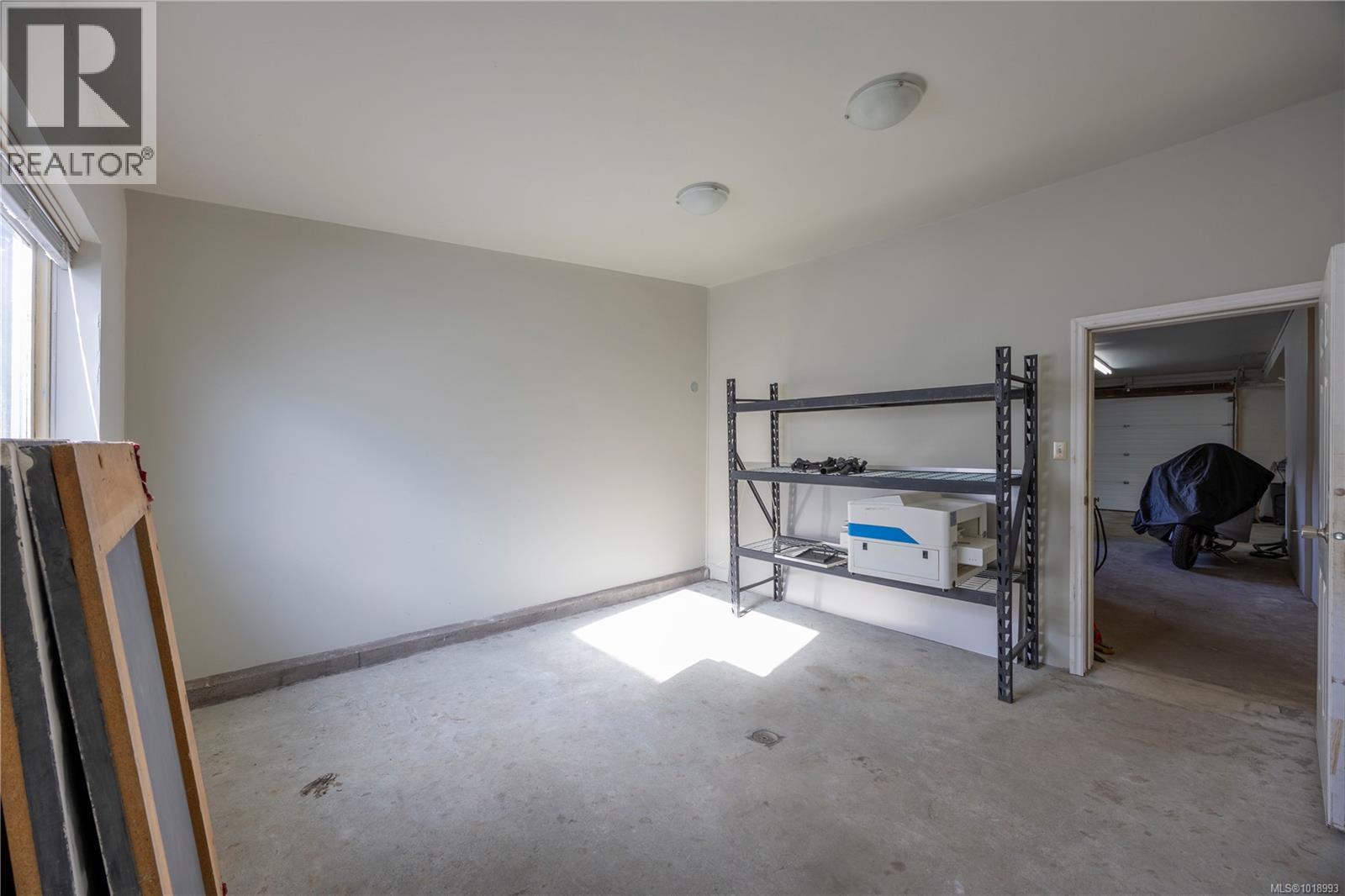 1931 GRIFFITHS RD - 21