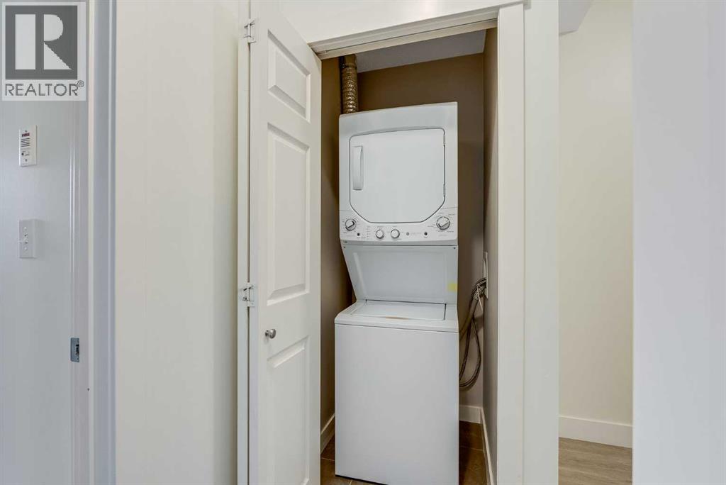 Single Family House for Sale in    Avenue NW Varsity Calgary 