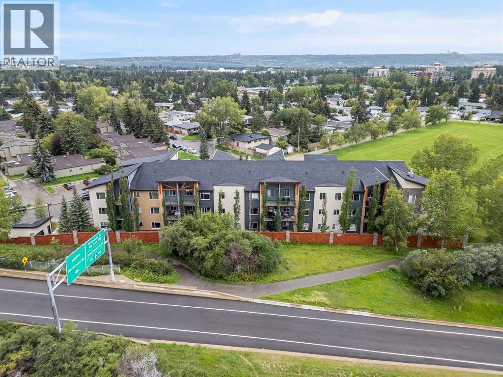 Single Family House for Sale in    Avenue NW Varsity Calgary 