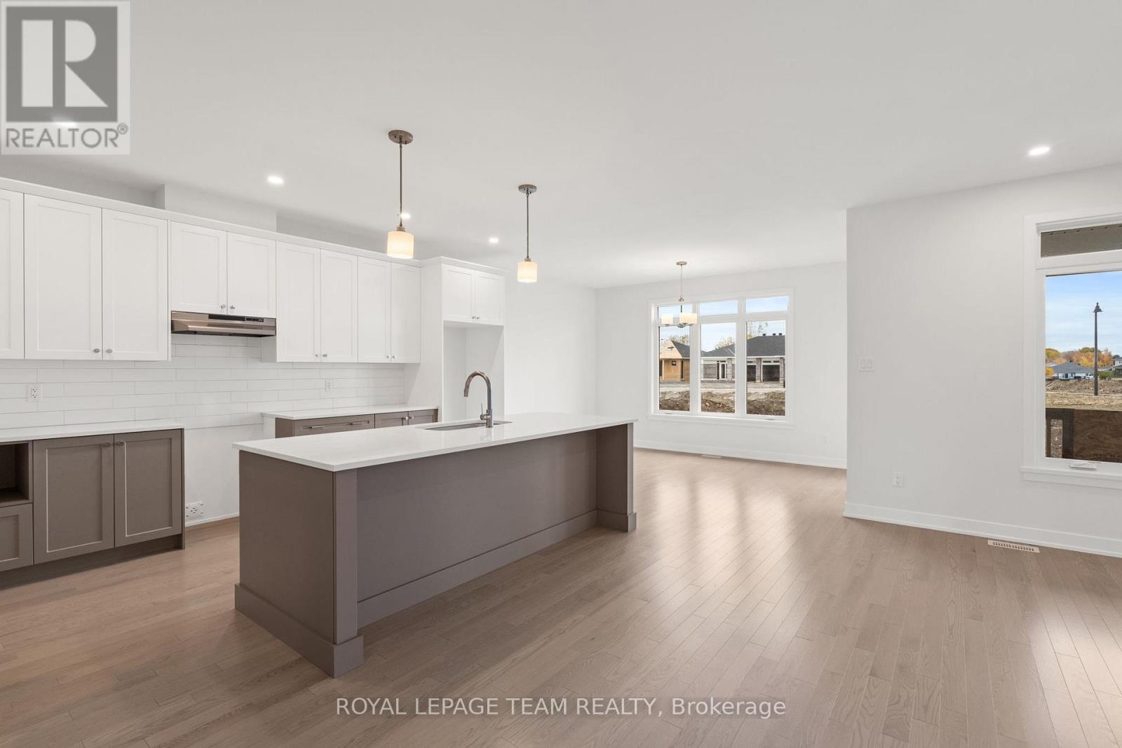 1039 MOORE STREET - 11