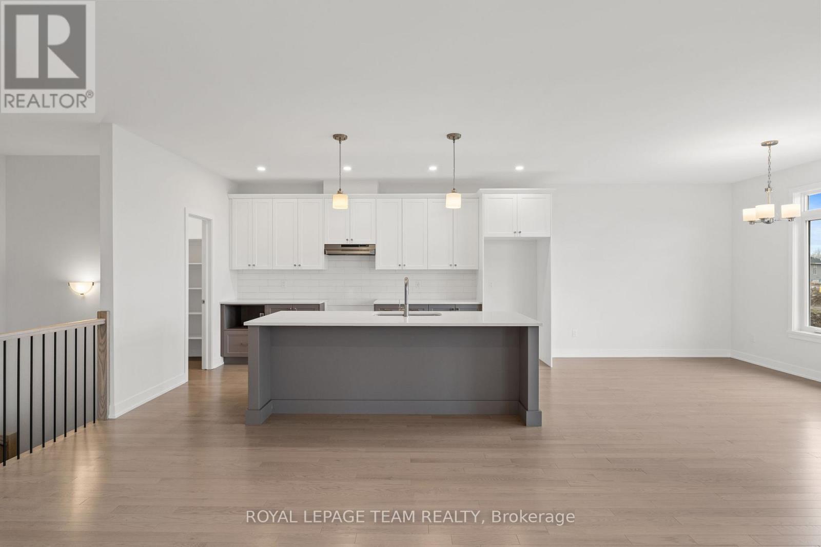 1039 MOORE STREET - 12