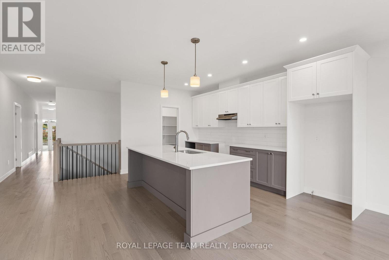 1039 MOORE STREET - 13