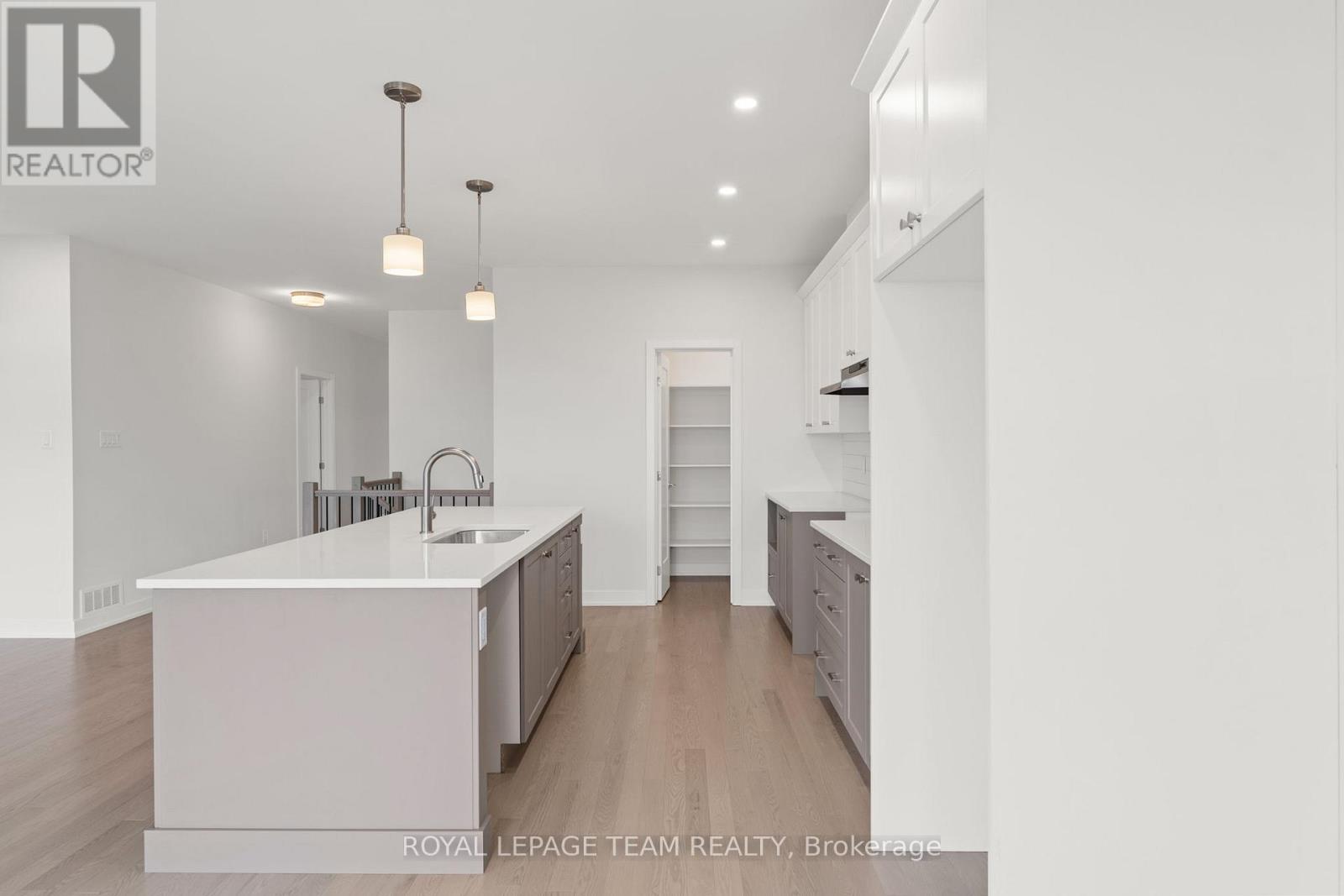 1039 MOORE STREET - 14