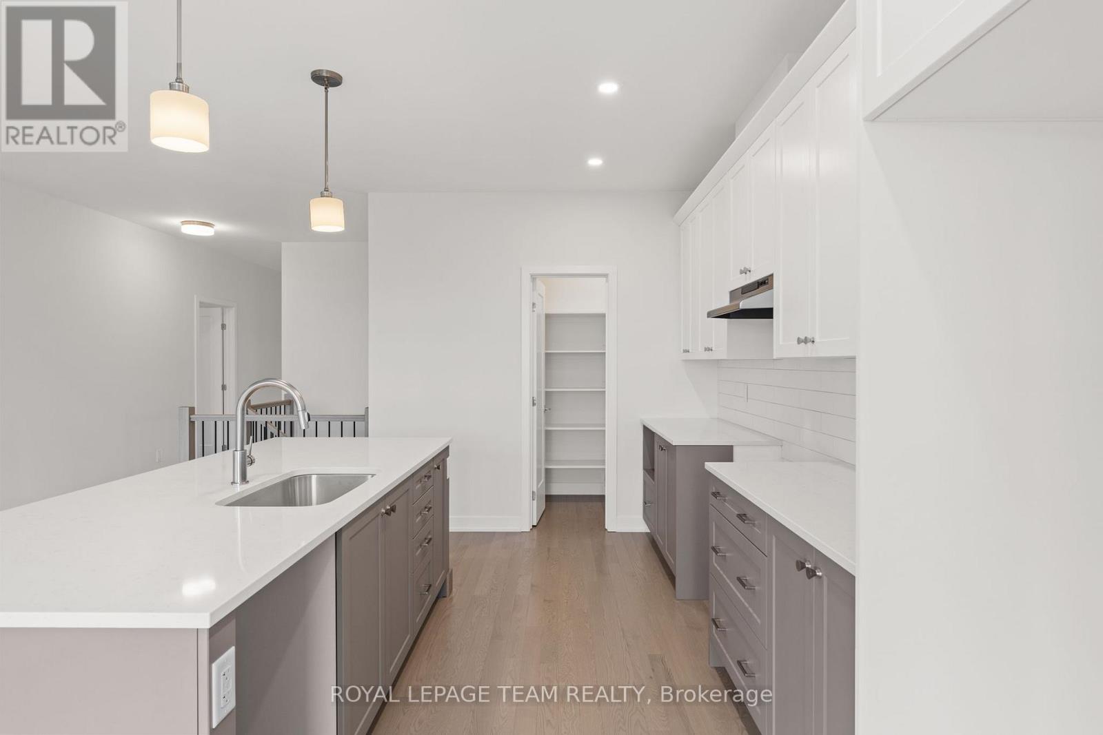 1039 MOORE STREET - 15