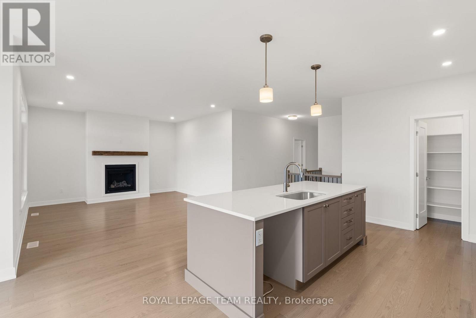 1039 MOORE STREET - 16