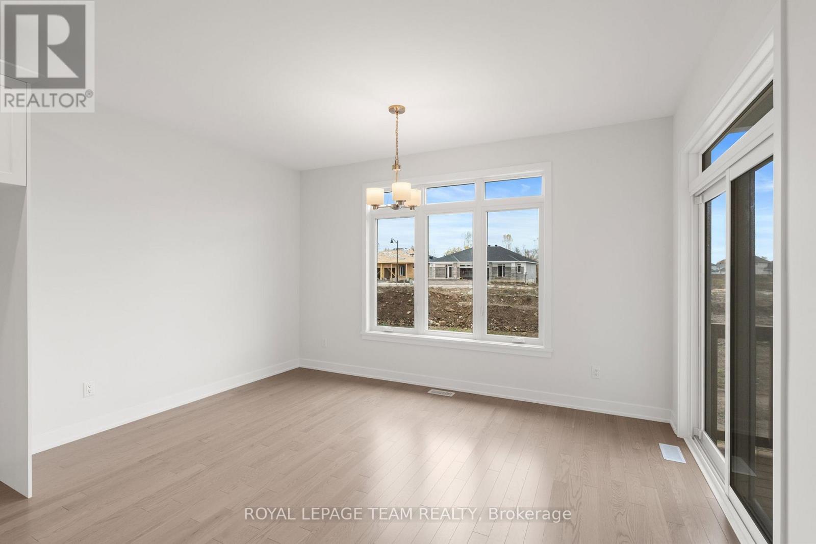 1039 MOORE STREET - 20