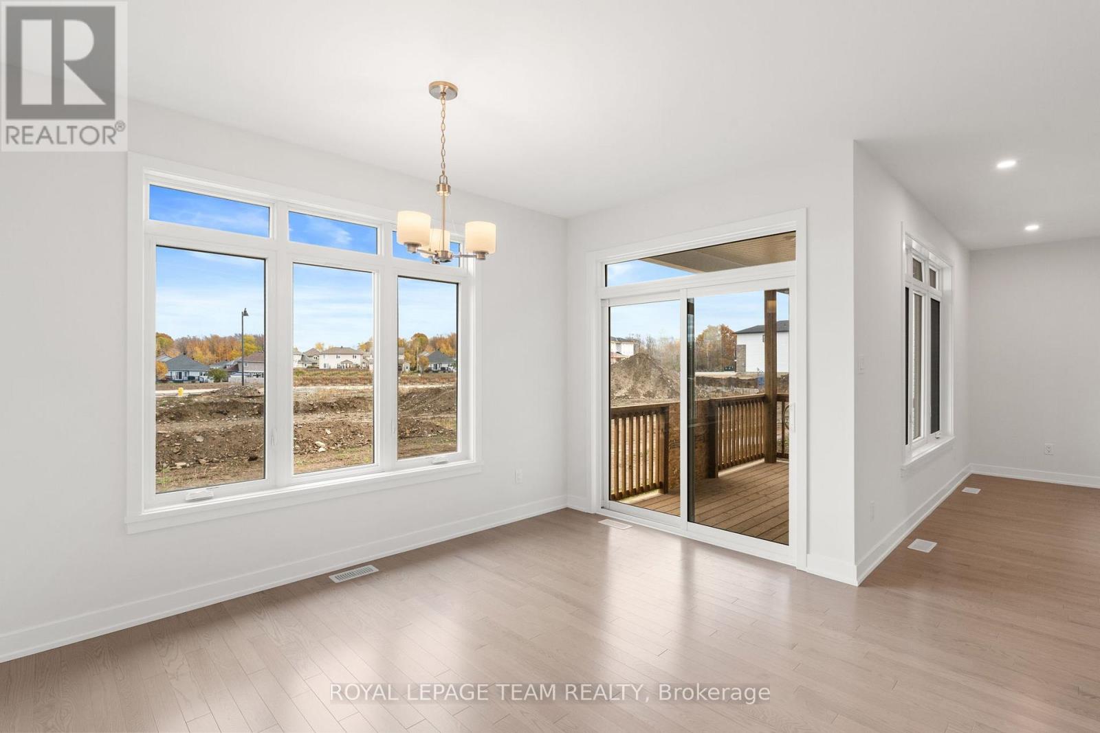1039 MOORE STREET - 21