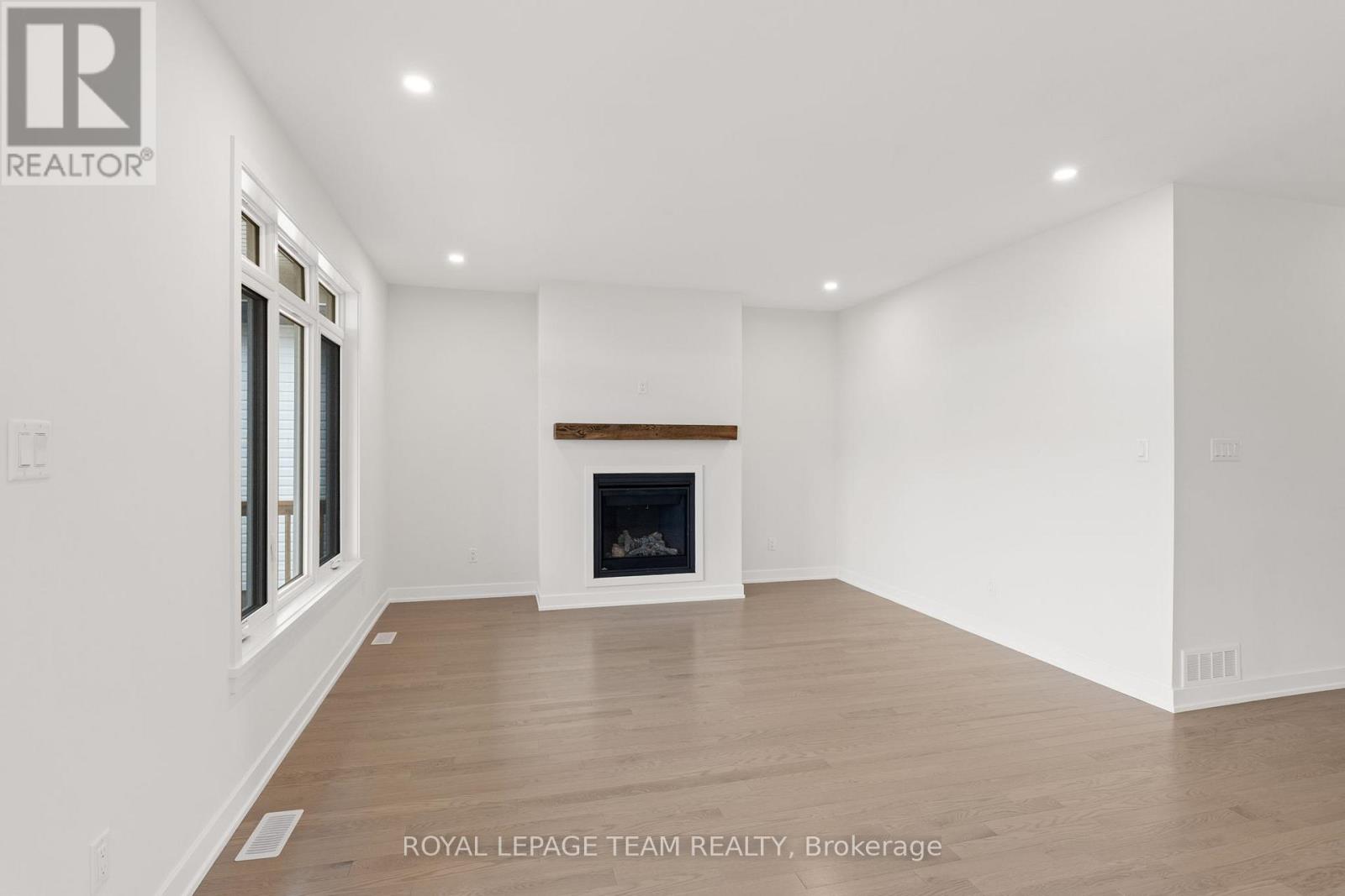 1039 MOORE STREET - 22