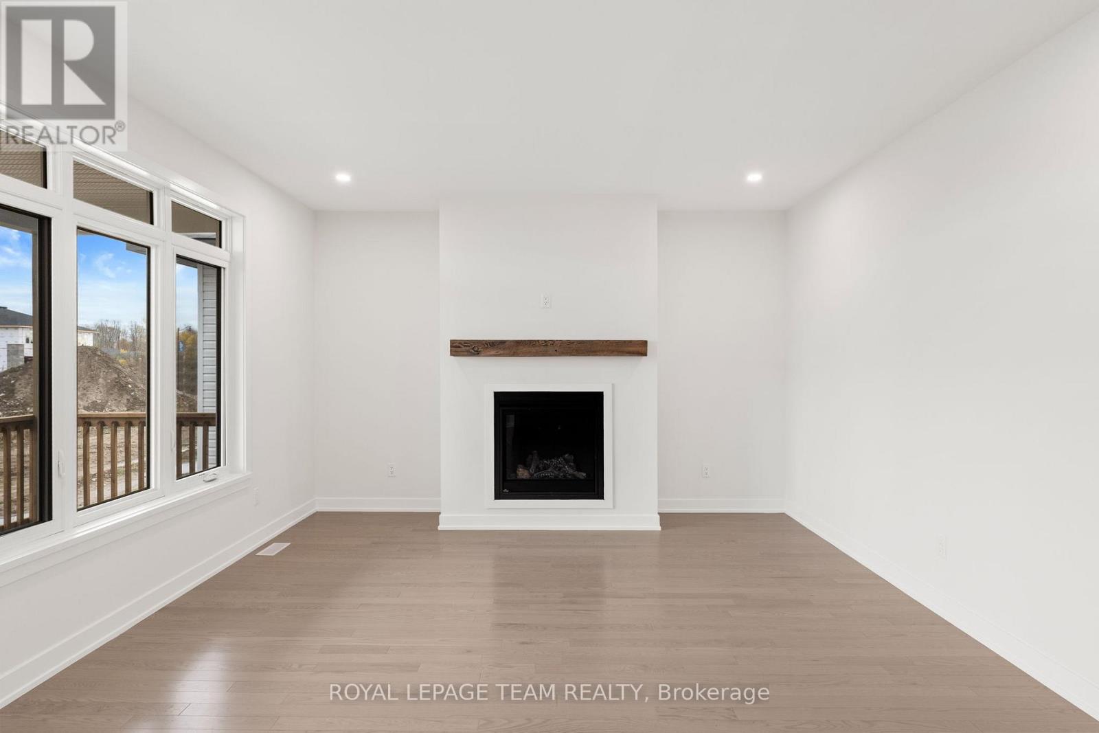 1039 MOORE STREET - 23