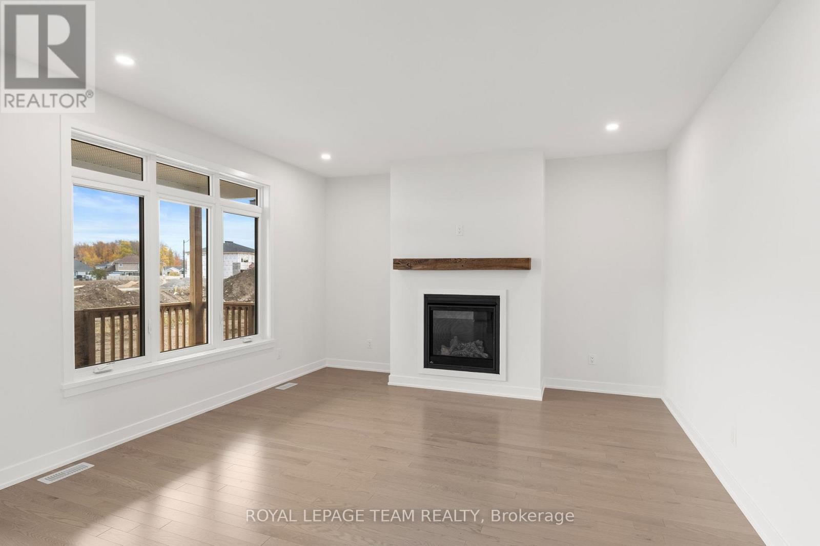 1039 MOORE STREET - 24