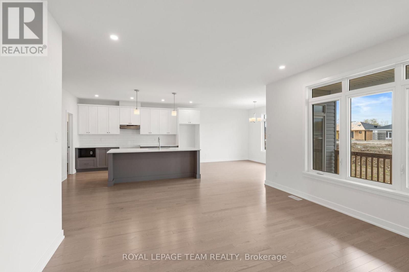1039 MOORE STREET - 25