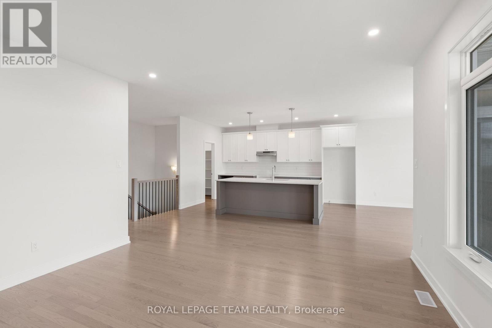 1039 MOORE STREET - 26