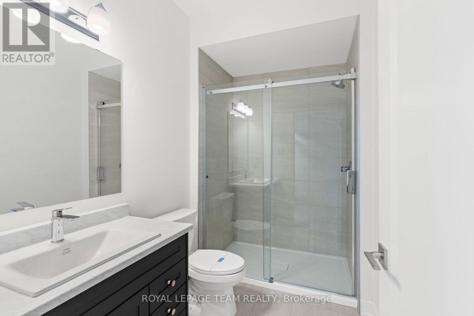1039 MOORE STREET - 32